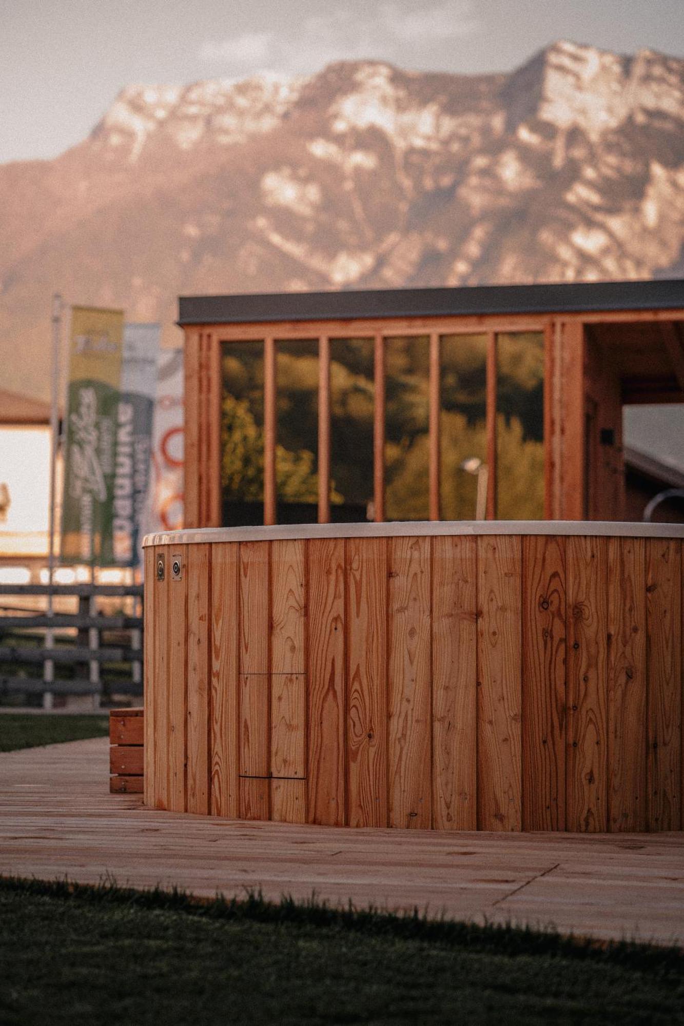 Cristallo Sport & Wellness Hotel Levico Terme Exterior photo