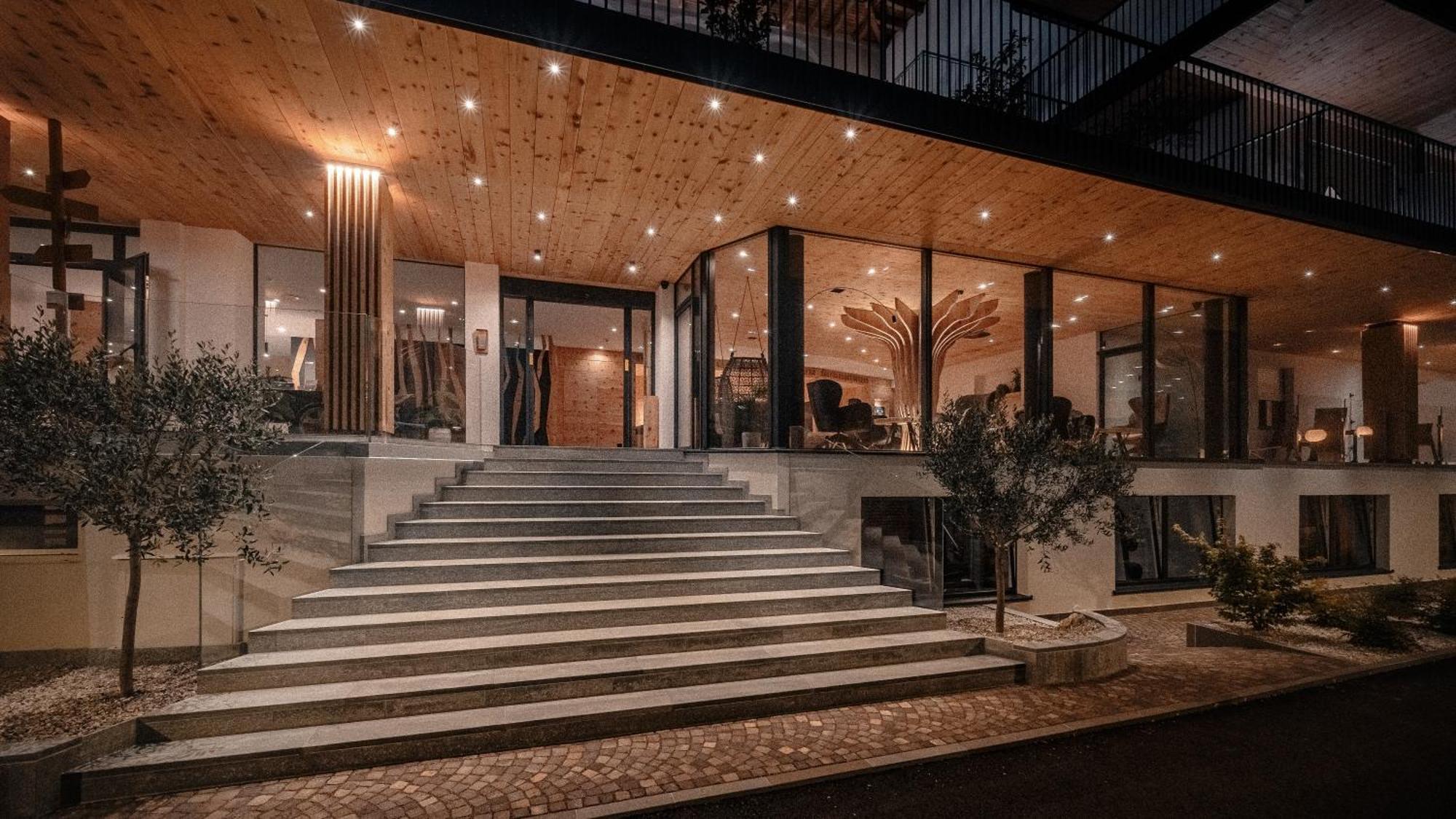 Cristallo Sport & Wellness Hotel Levico Terme Exterior photo