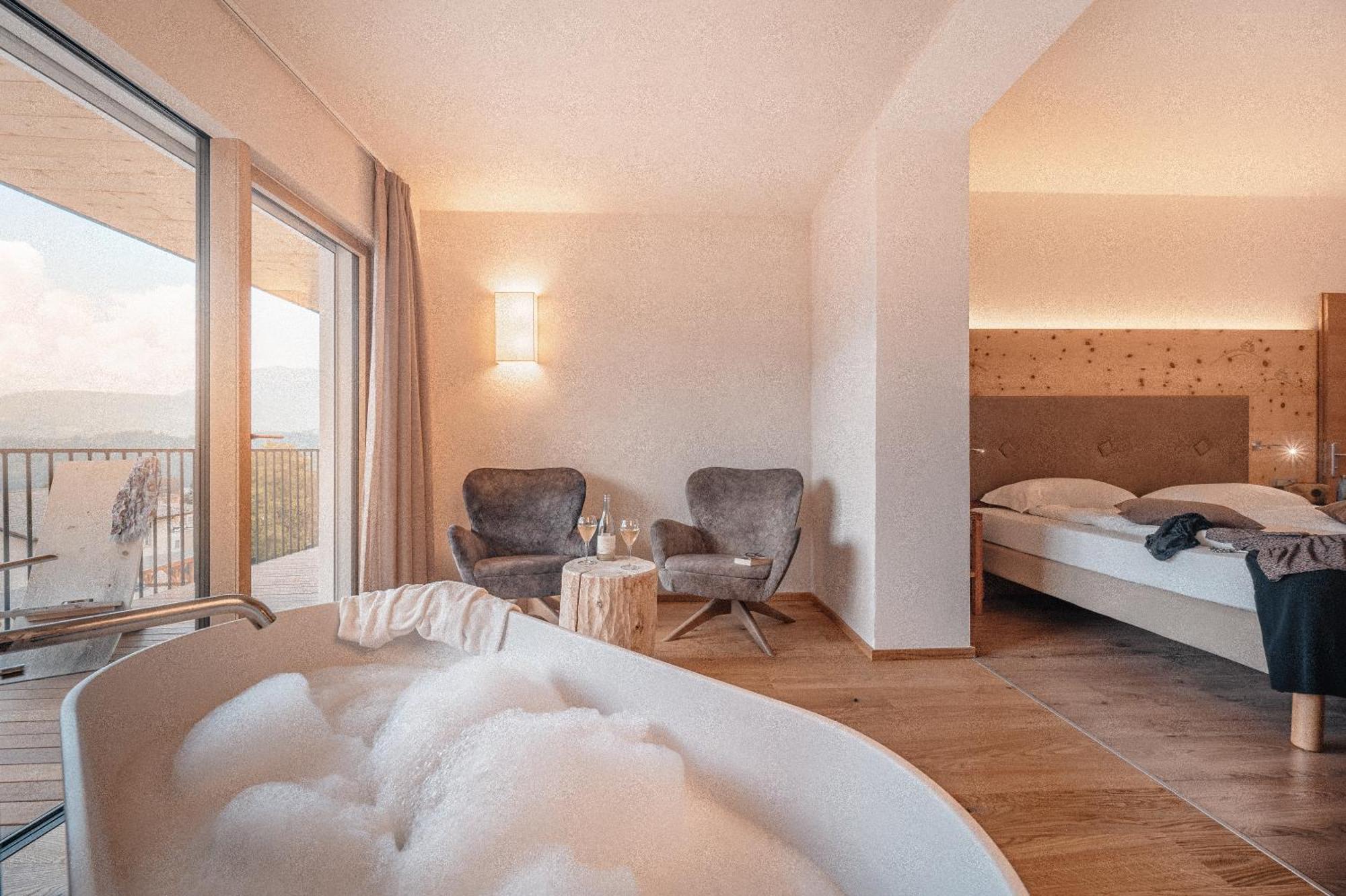 Cristallo Sport & Wellness Hotel Levico Terme Exterior photo